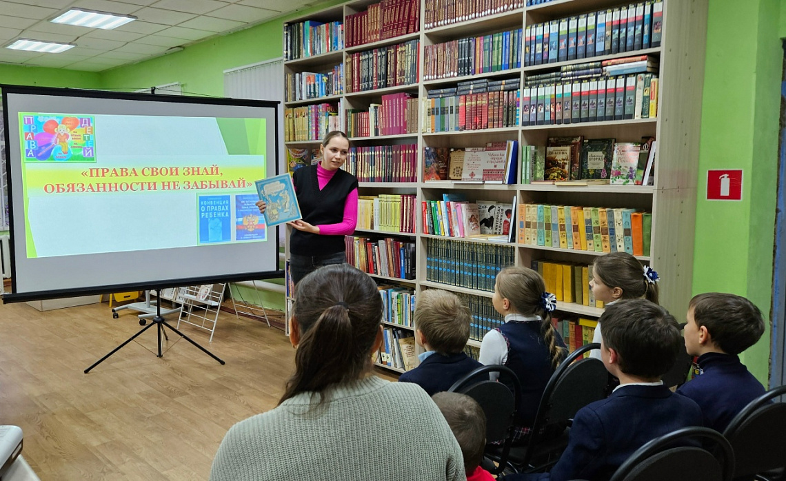 Пправовой час «Права свои знай, обязанности не забывай» в Адабайской сельской библиотеке